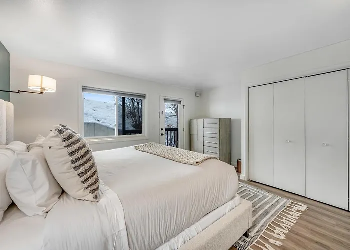 Appartement 2401 Pitchfork *